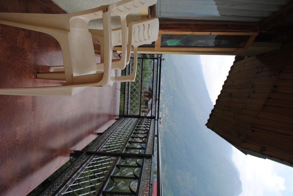 Oyo 13232 Red Rose Cottage Manāli Buitenkant foto