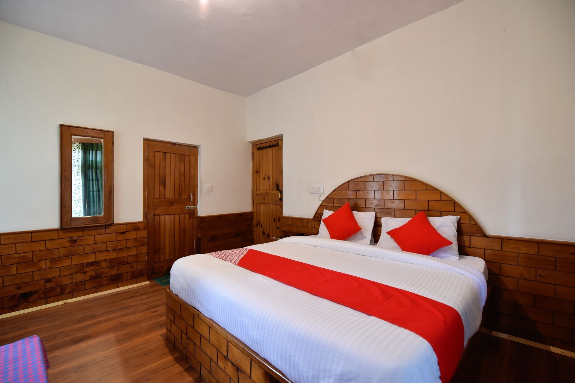 Oyo 13232 Red Rose Cottage Manāli Buitenkant foto