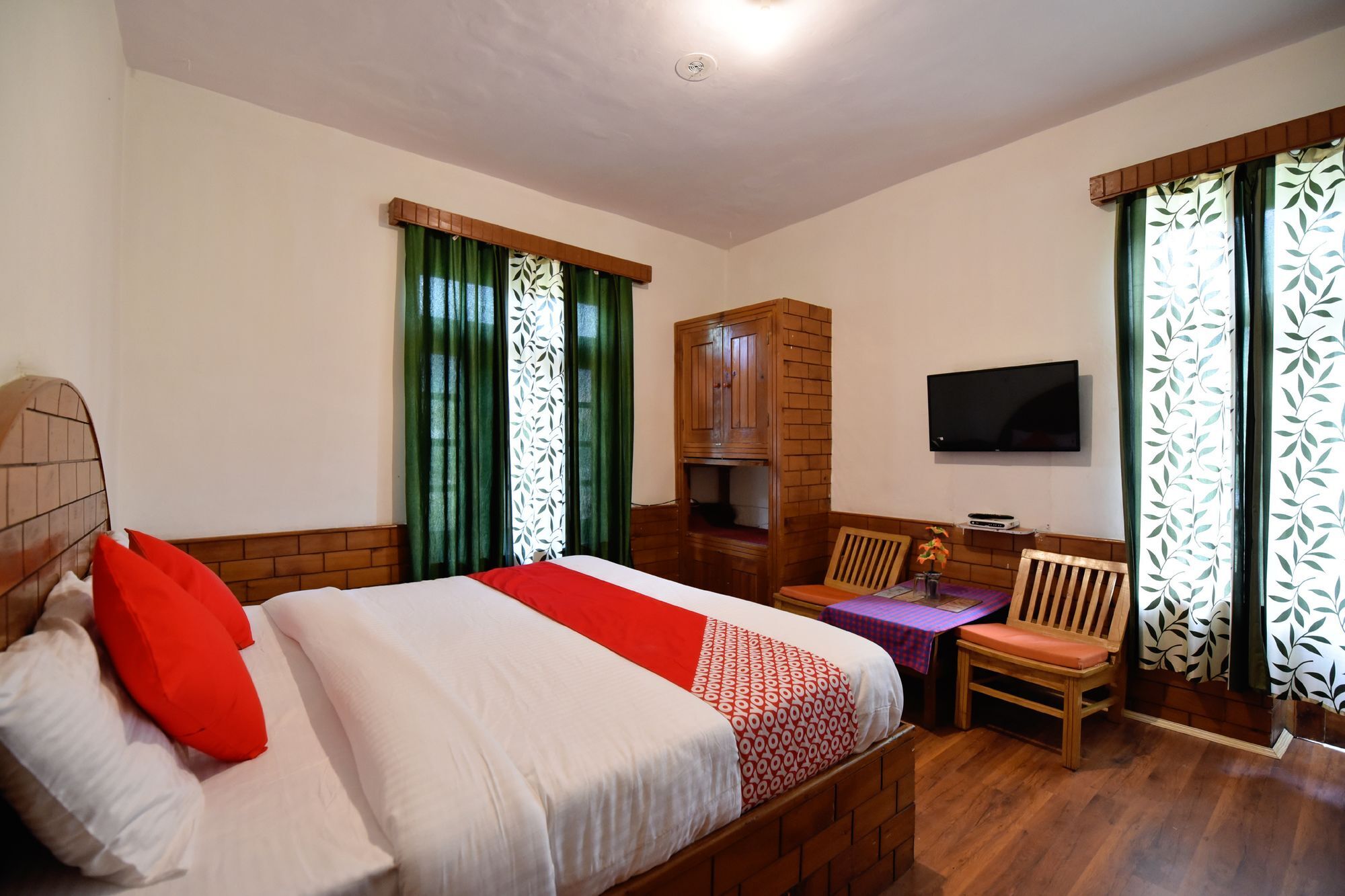 Oyo 13232 Red Rose Cottage Manāli Buitenkant foto